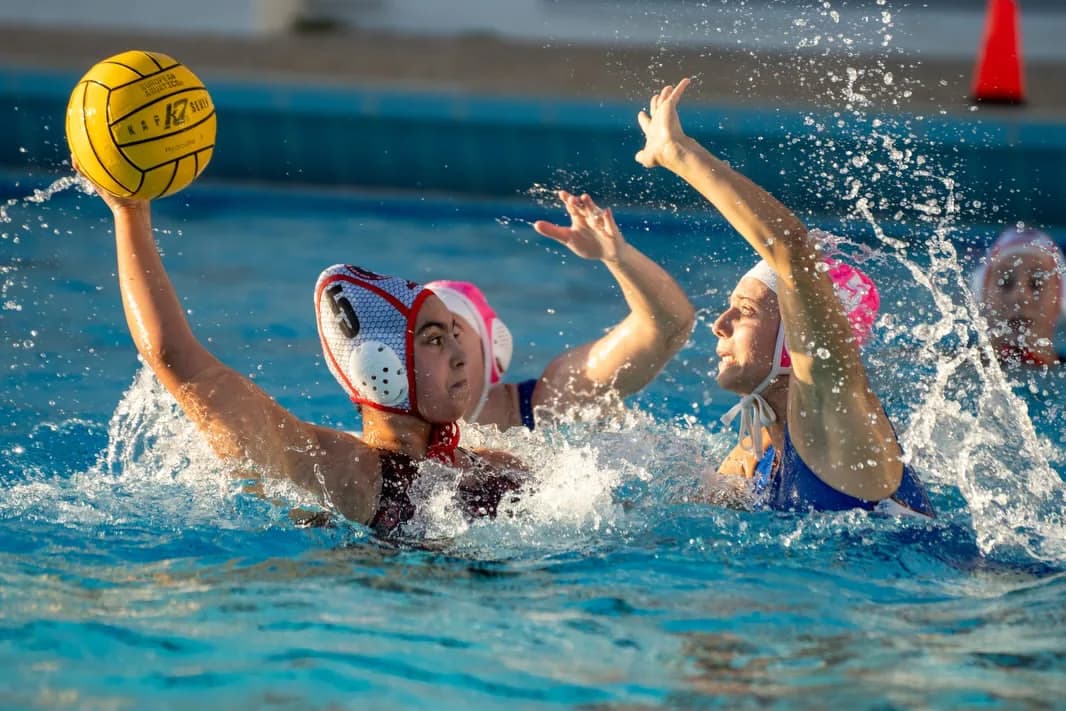 Attaquante toulonnaise au tir pendant le tournoi international féminin